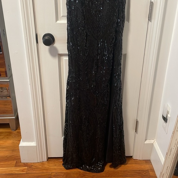 Black sequin gown - Picture 2 of 6
